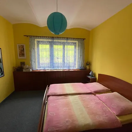 V Krkonosich, Rodinny Peklicko